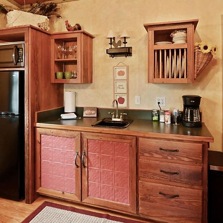 Cabins On Knopp School-Chula Vista Cabin Фредериксбург Екстериор снимка