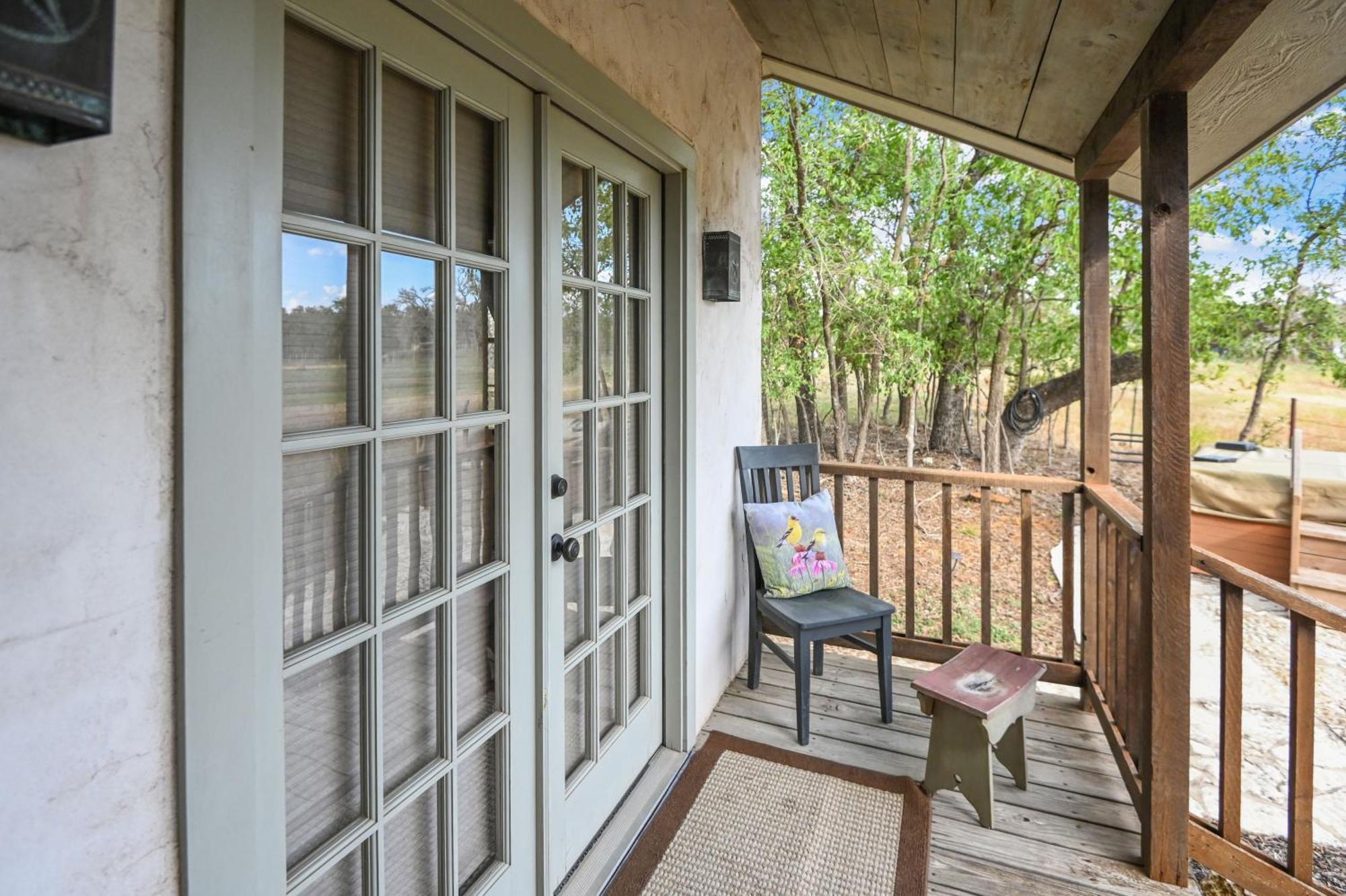 Cabins On Knopp School-Chula Vista Cabin Фредериксбург Екстериор снимка