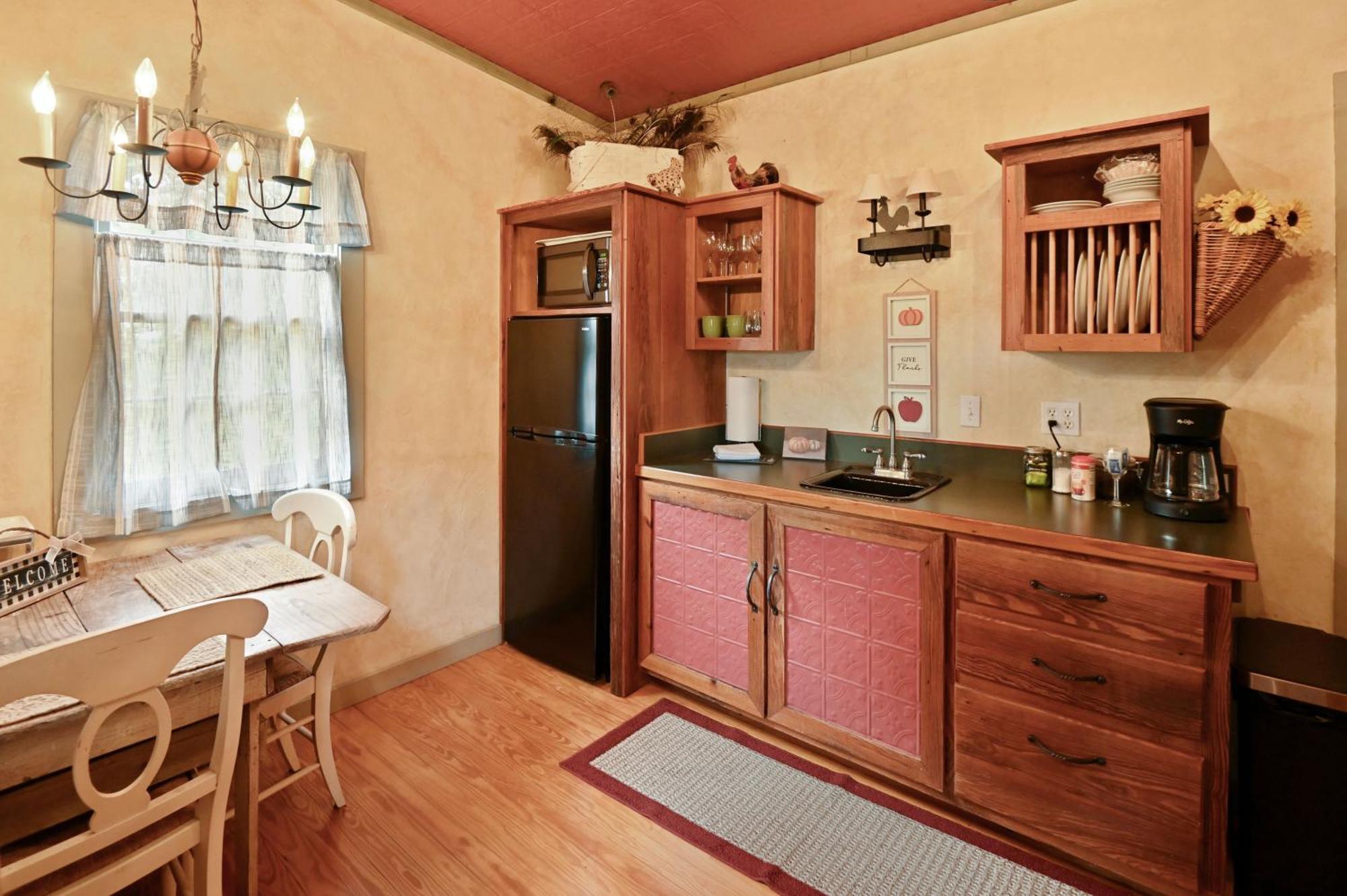 Cabins On Knopp School-Chula Vista Cabin Фредериксбург Екстериор снимка