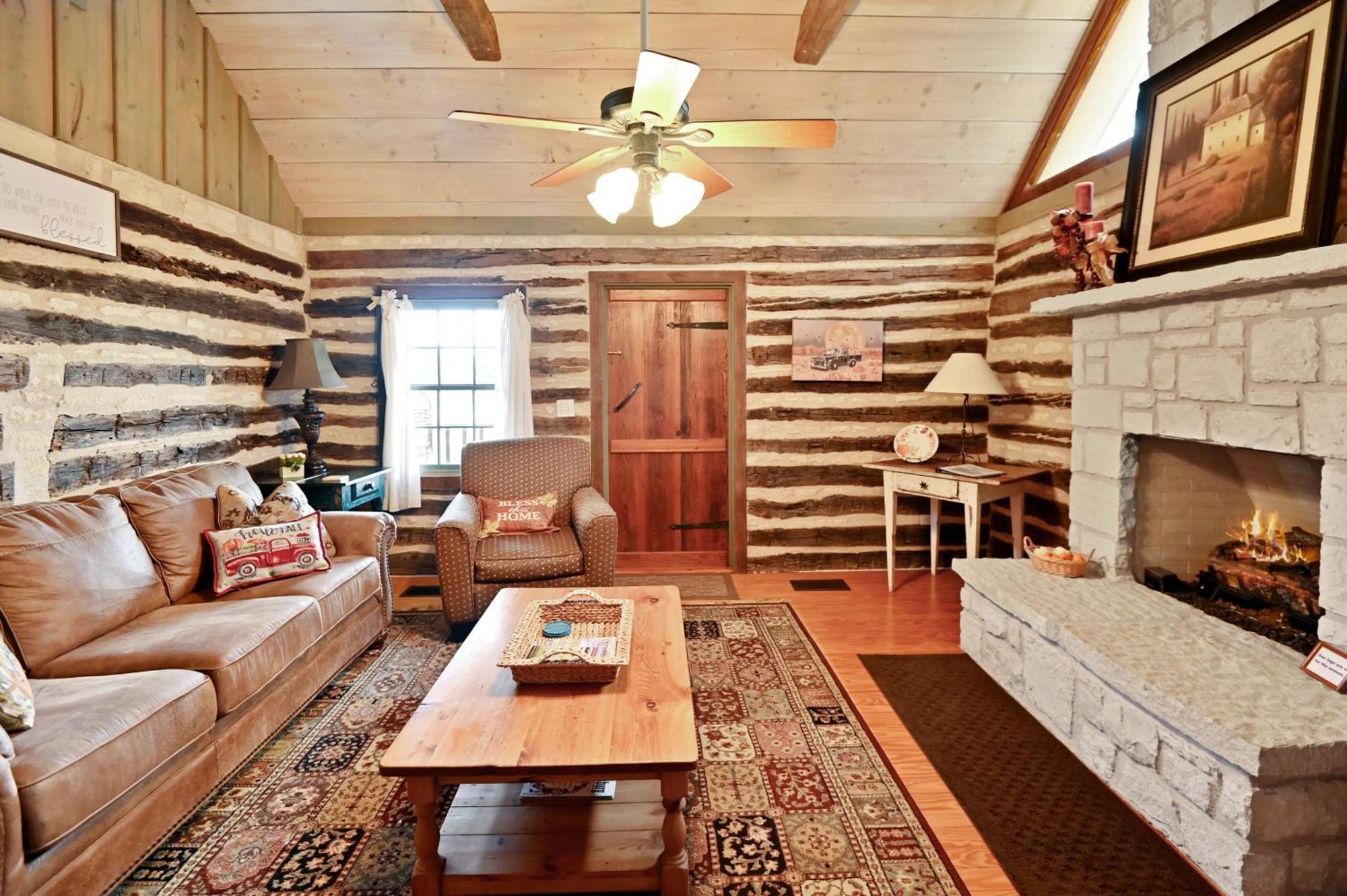 Cabins On Knopp School-Chula Vista Cabin Фредериксбург Екстериор снимка