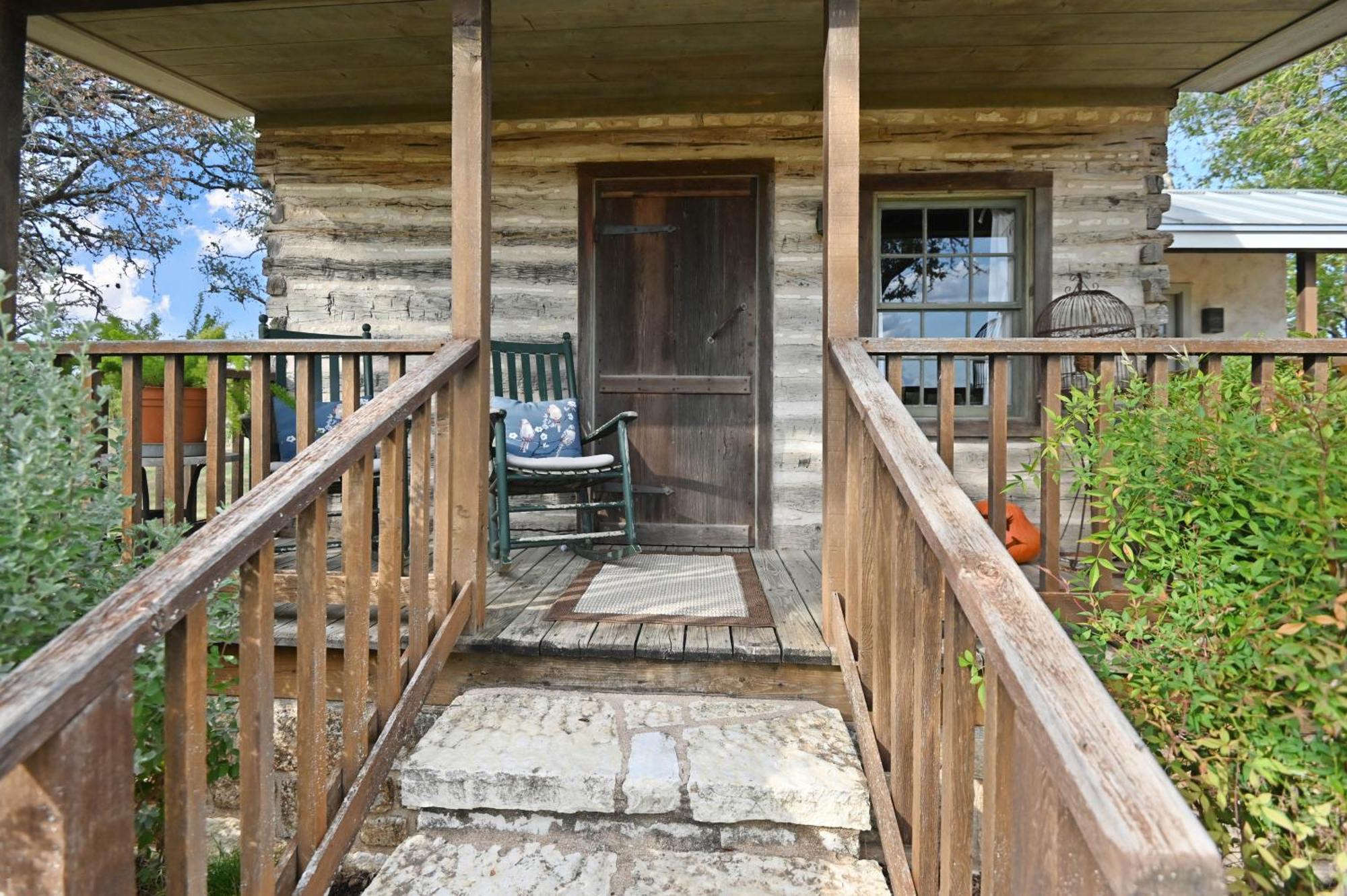 Cabins On Knopp School-Chula Vista Cabin Фредериксбург Екстериор снимка