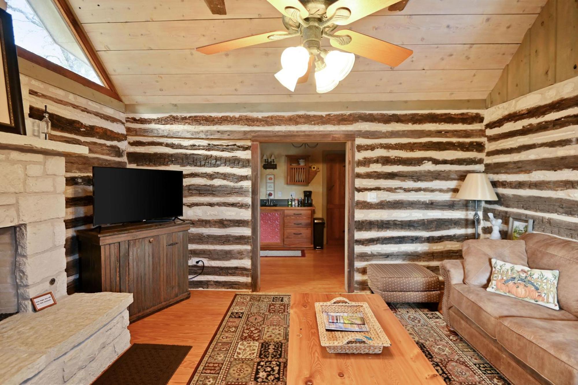 Cabins On Knopp School-Chula Vista Cabin Фредериксбург Екстериор снимка