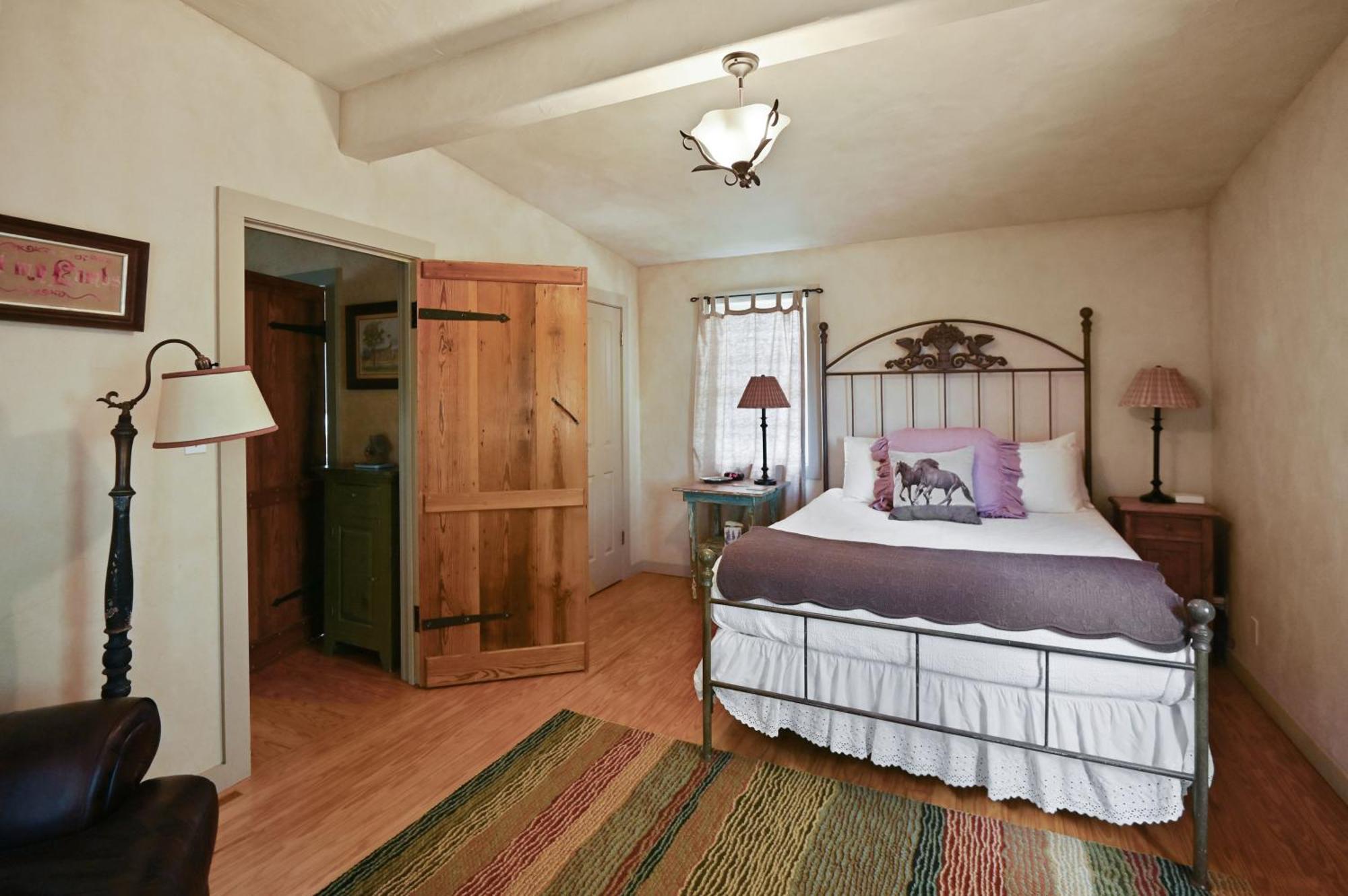 Cabins On Knopp School-Chula Vista Cabin Фредериксбург Екстериор снимка