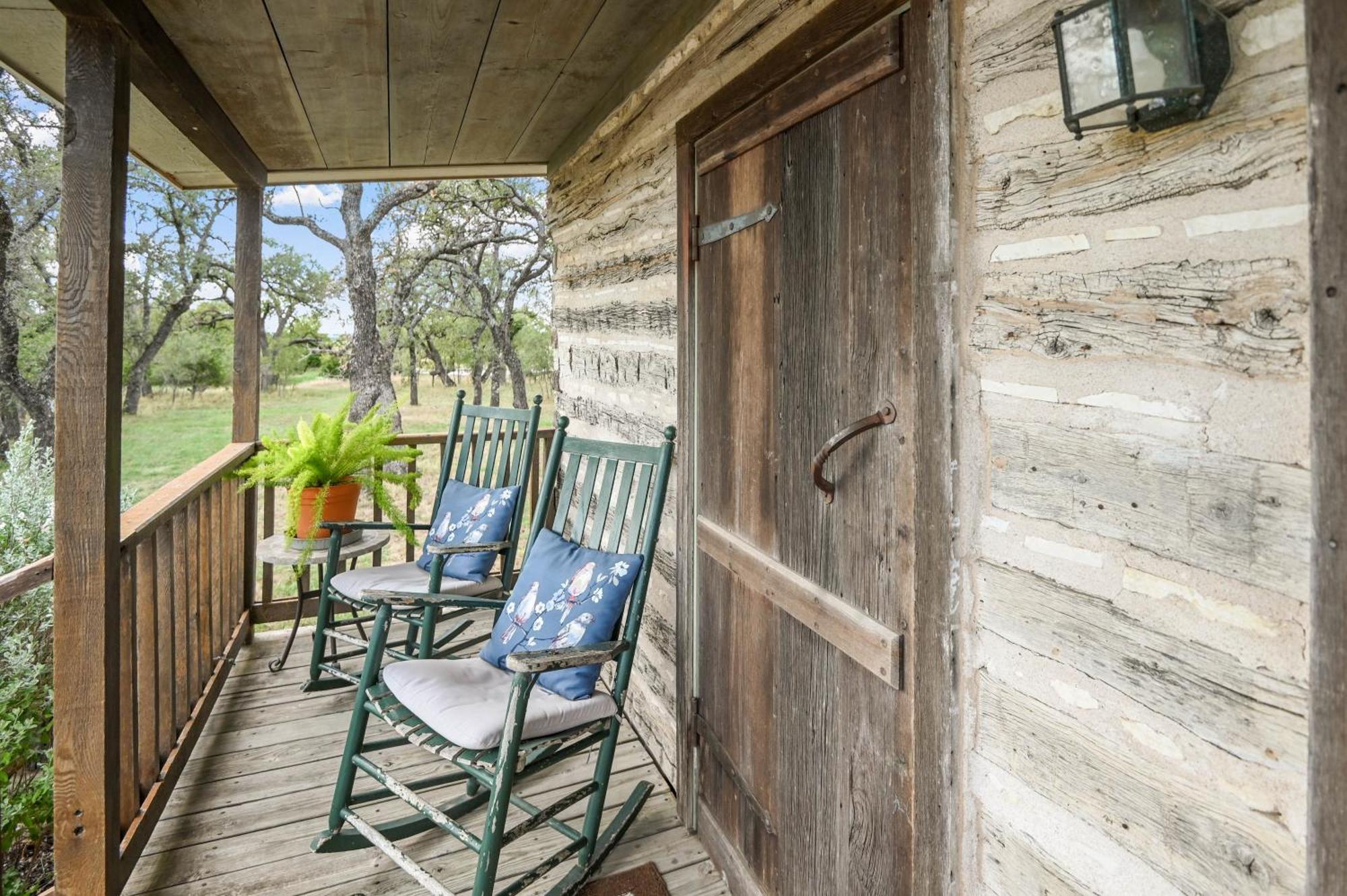 Cabins On Knopp School-Chula Vista Cabin Фредериксбург Екстериор снимка